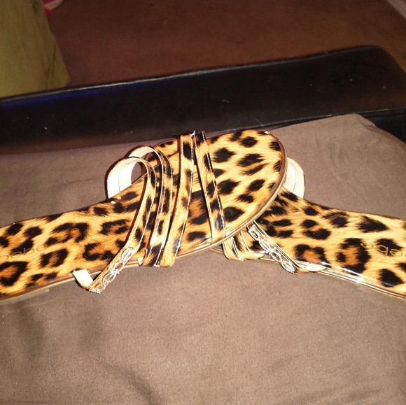 Bebe leopard 🐆 sandals - Picture 3 of 3